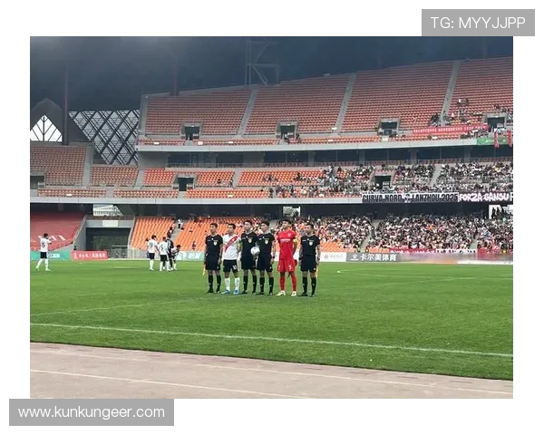 足球联赛对战CBA直播：足球联赛与CBA赛事对战直播的互动玩法